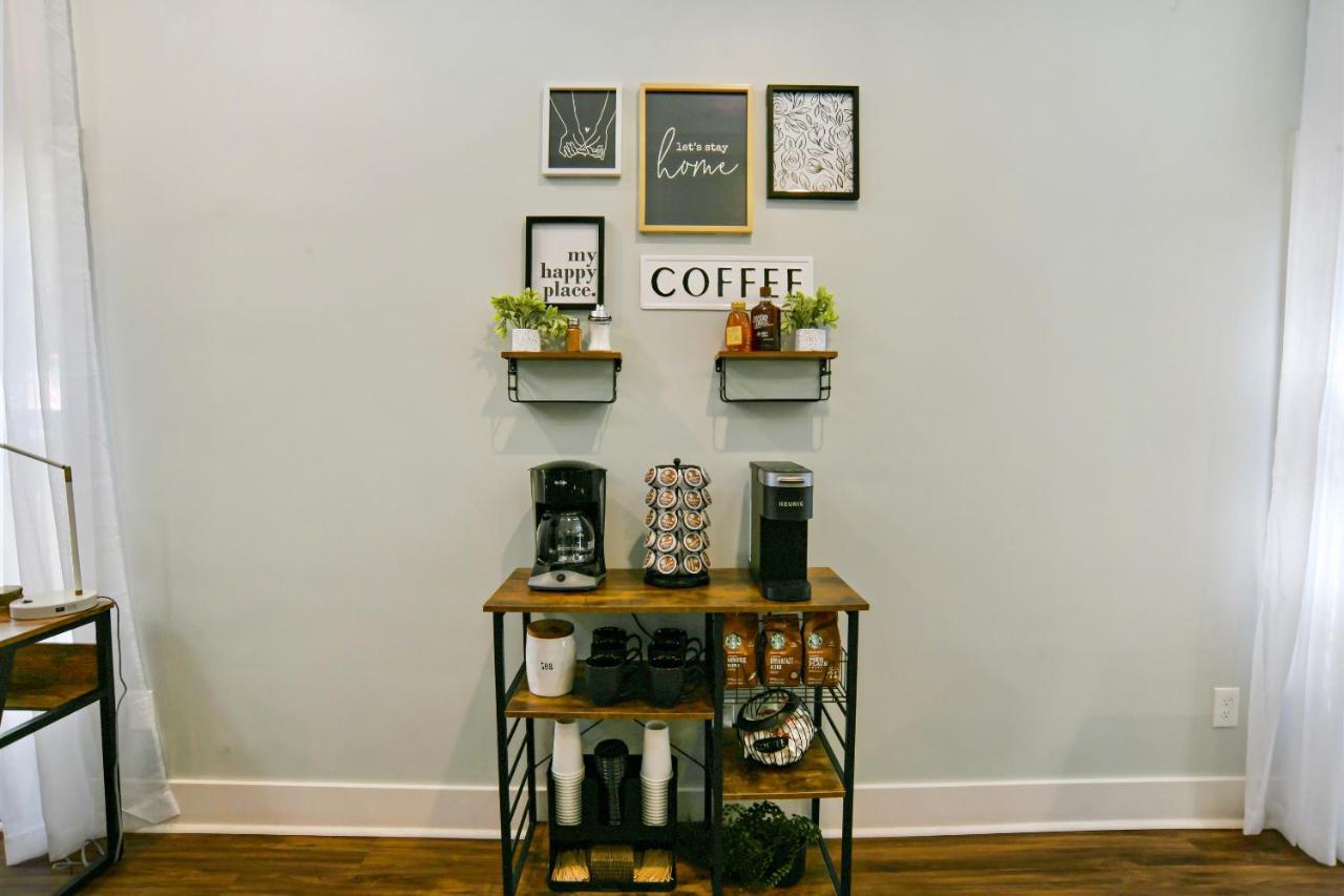 Sun Lit Modern Home With Good Vibes And Lots Of Coffee - Designedbydom Атланта Экстерьер фото
