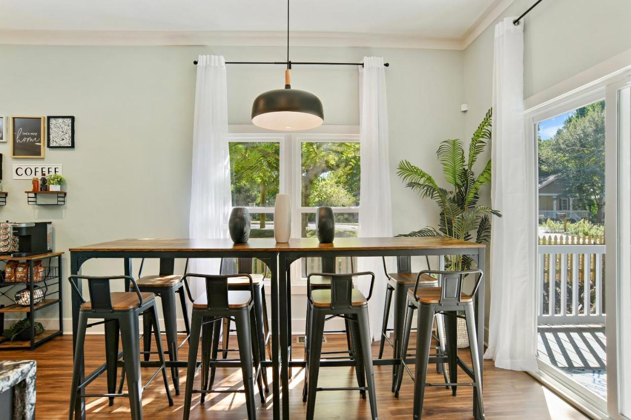 Sun Lit Modern Home With Good Vibes And Lots Of Coffee - Designedbydom Атланта Экстерьер фото
