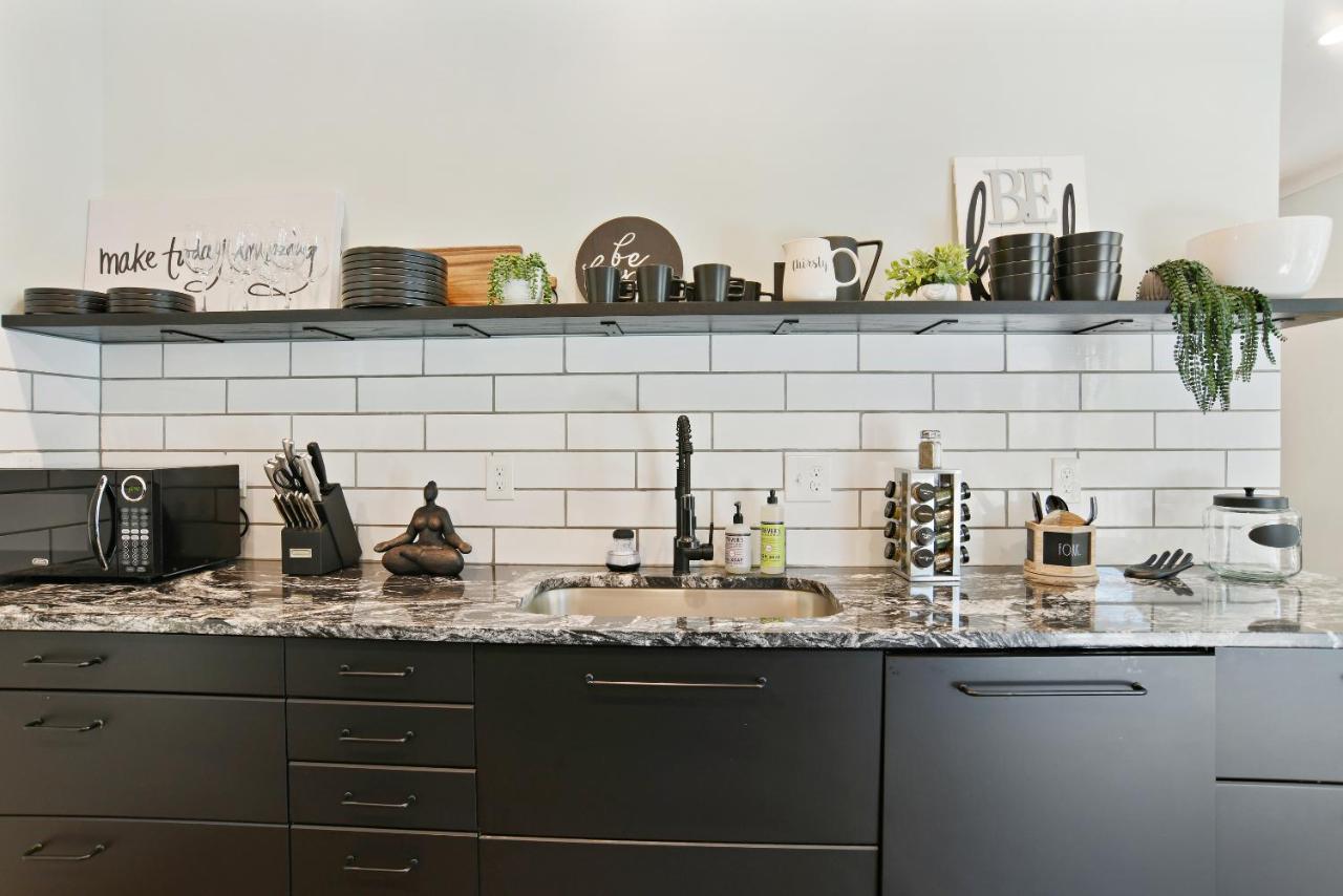 Sun Lit Modern Home With Good Vibes And Lots Of Coffee - Designedbydom Атланта Экстерьер фото