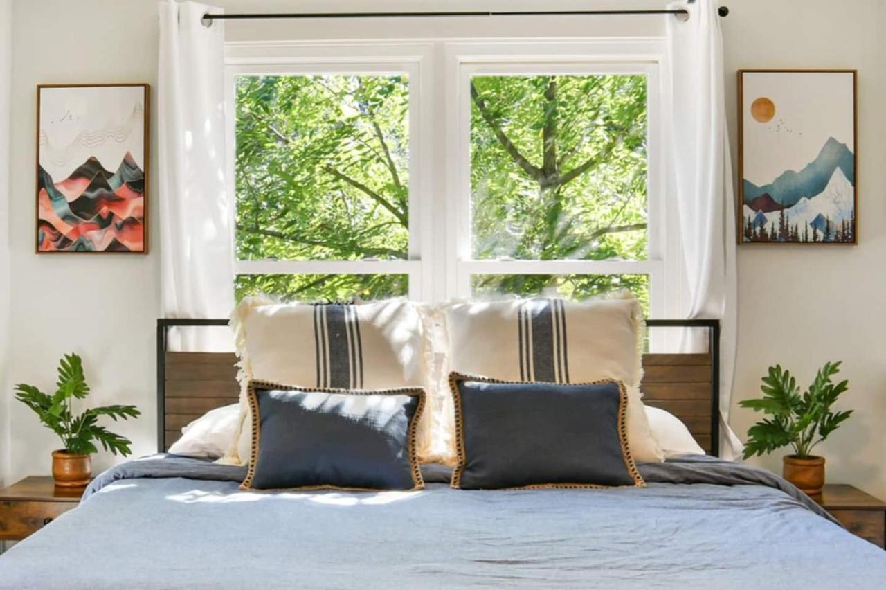 Sun Lit Modern Home With Good Vibes And Lots Of Coffee - Designedbydom Атланта Экстерьер фото